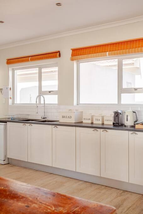 La Petite Baleine Oceanfront Luxury Villa De Kelders Luaran gambar